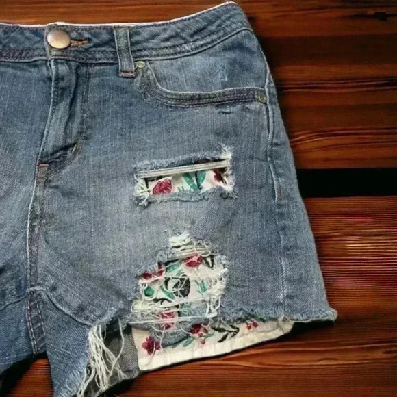 Harper size 28 ripped jean shorts with cute, embroidered flower patches. - Picture 3 of 5
